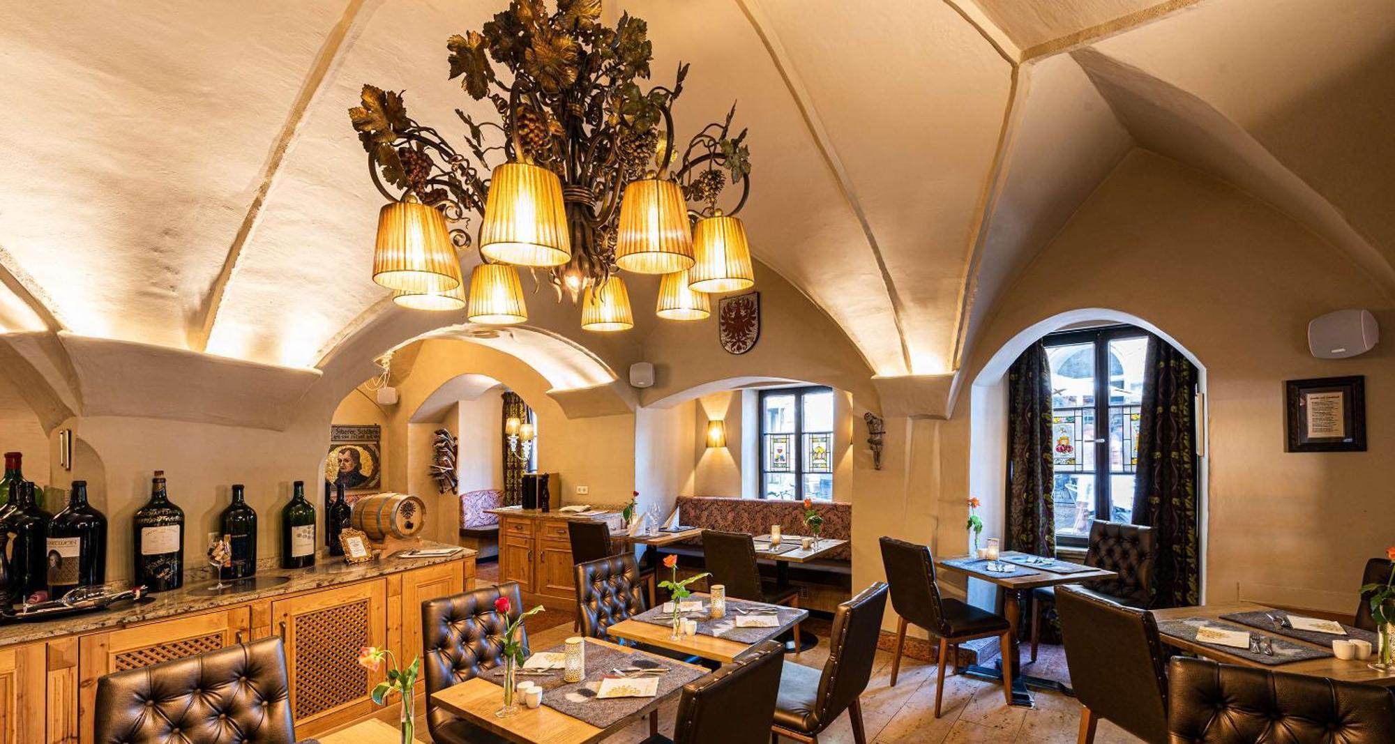 Hotel Goldener Adler, BW Signature Collection Innsbruck Bagian luar foto