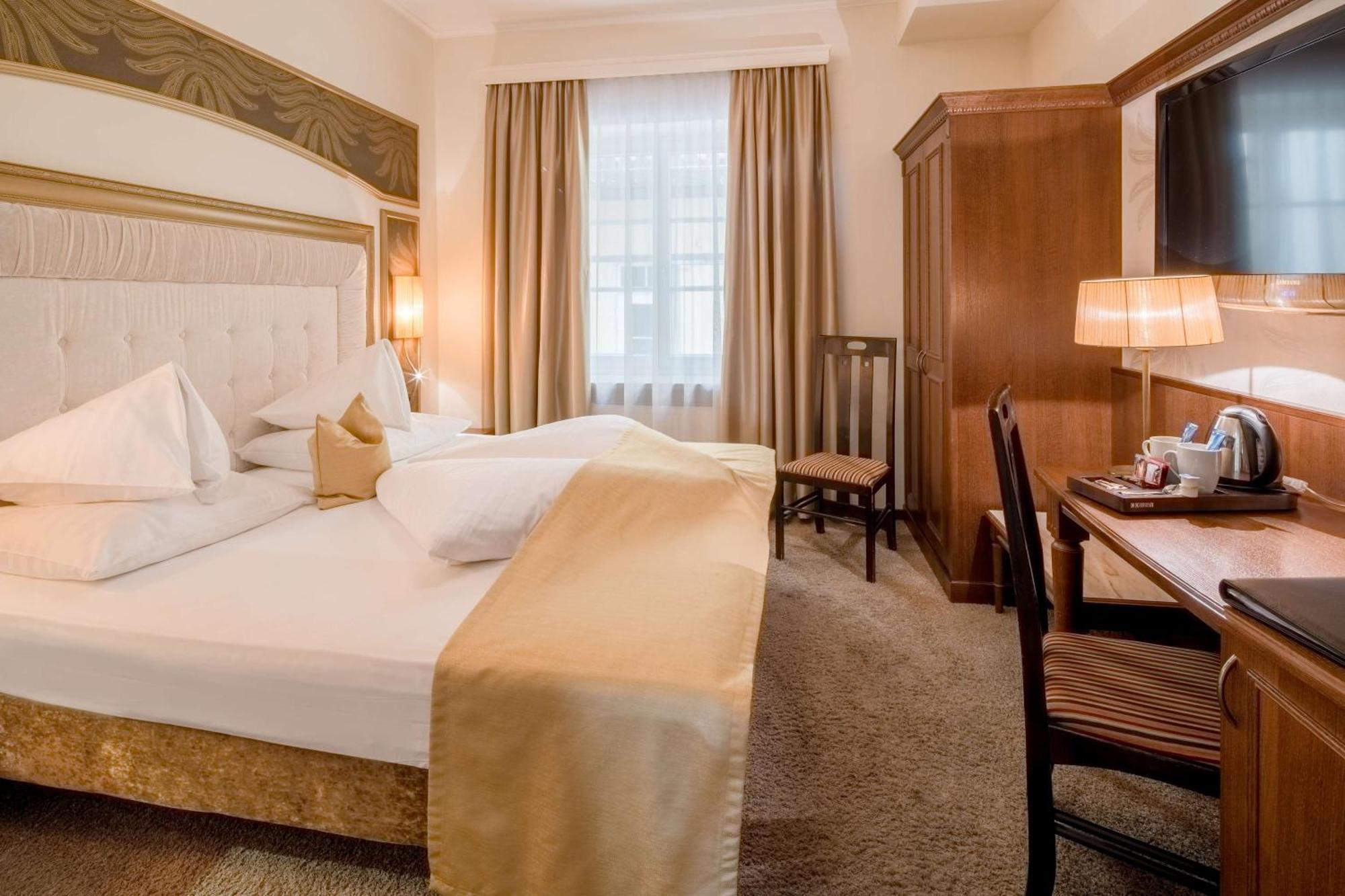 Hotel Goldener Adler, BW Signature Collection Innsbruck Bagian luar foto