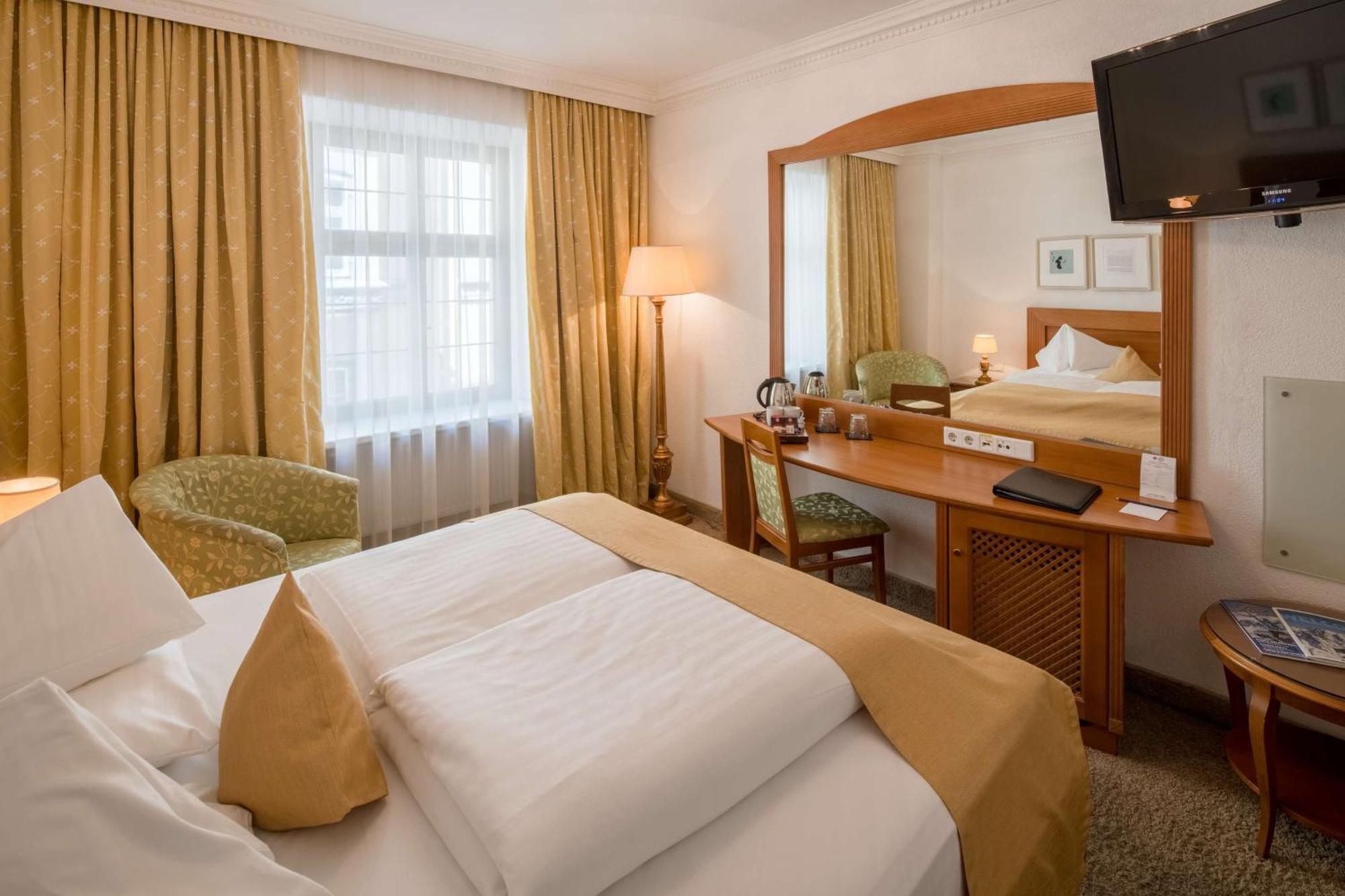 Hotel Goldener Adler, BW Signature Collection Innsbruck Bagian luar foto