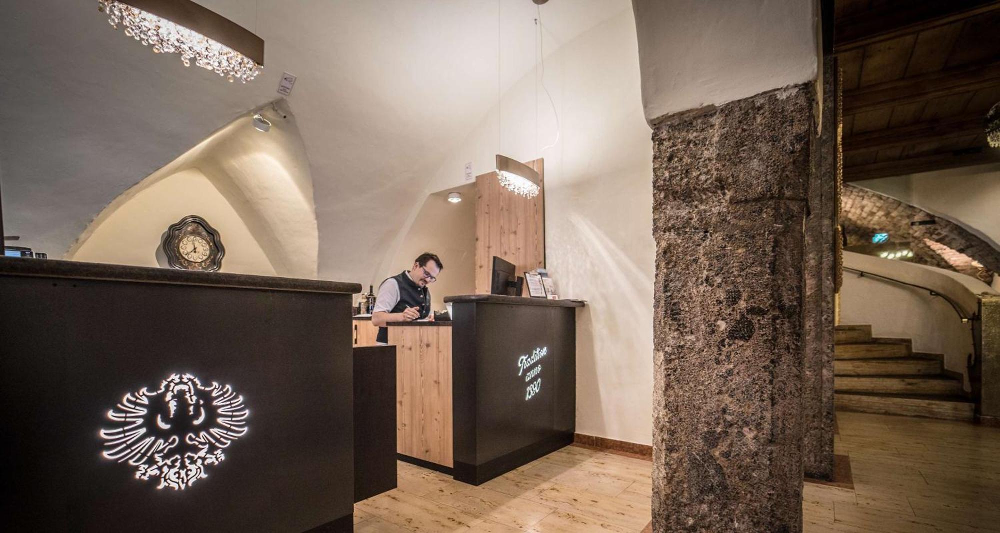 Hotel Goldener Adler, BW Signature Collection Innsbruck Bagian luar foto