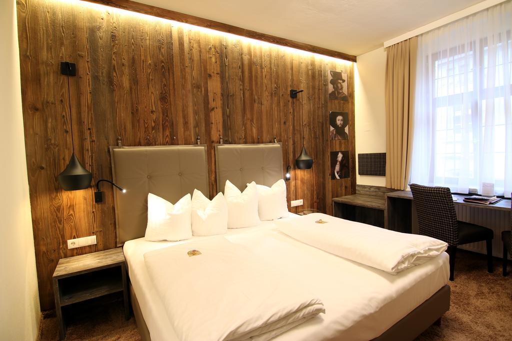 Hotel Goldener Adler, BW Signature Collection Innsbruck Bagian luar foto