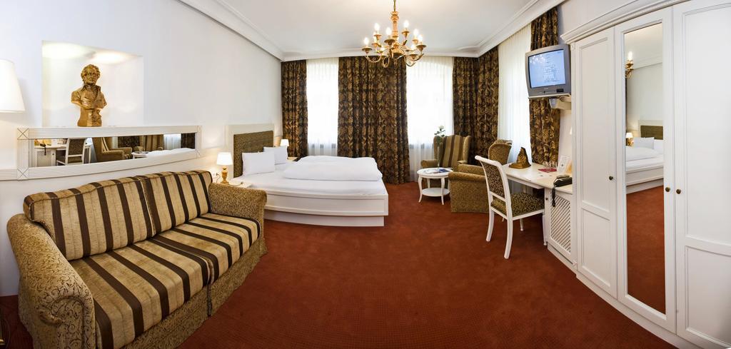 Hotel Goldener Adler, BW Signature Collection Innsbruck Bagian luar foto