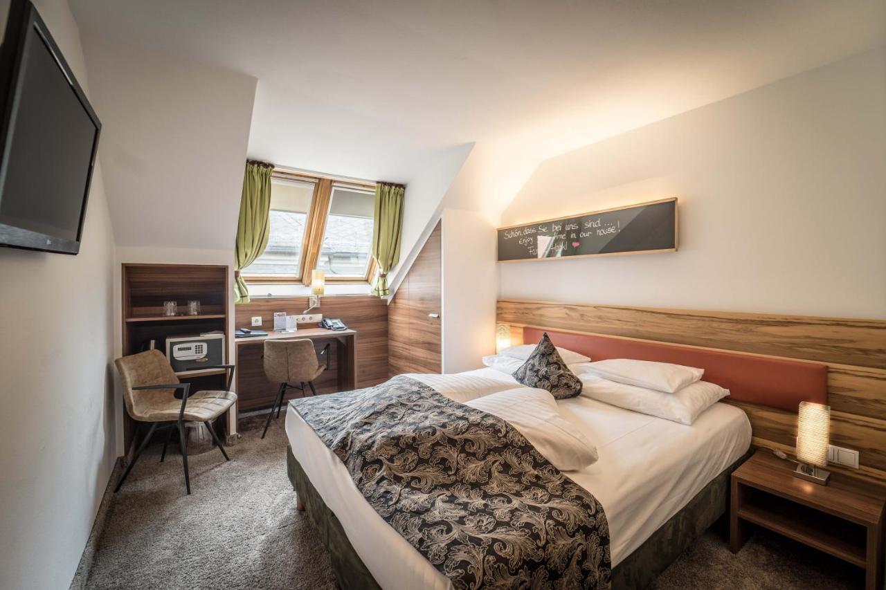 Hotel Goldener Adler, BW Signature Collection Innsbruck Bagian luar foto